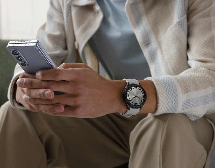 Samsung Galaxy Watch 6 Classic Zwart 43mm product in gebruik