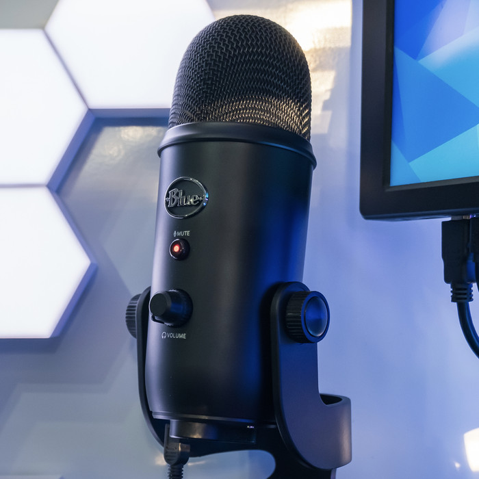 StreamCam + Blue Yeti product in use