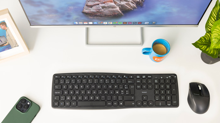 BlueBuilt Wireless USB Keyboard AZERTY + BlueBuilt Nexum Wireless Mouse product in use