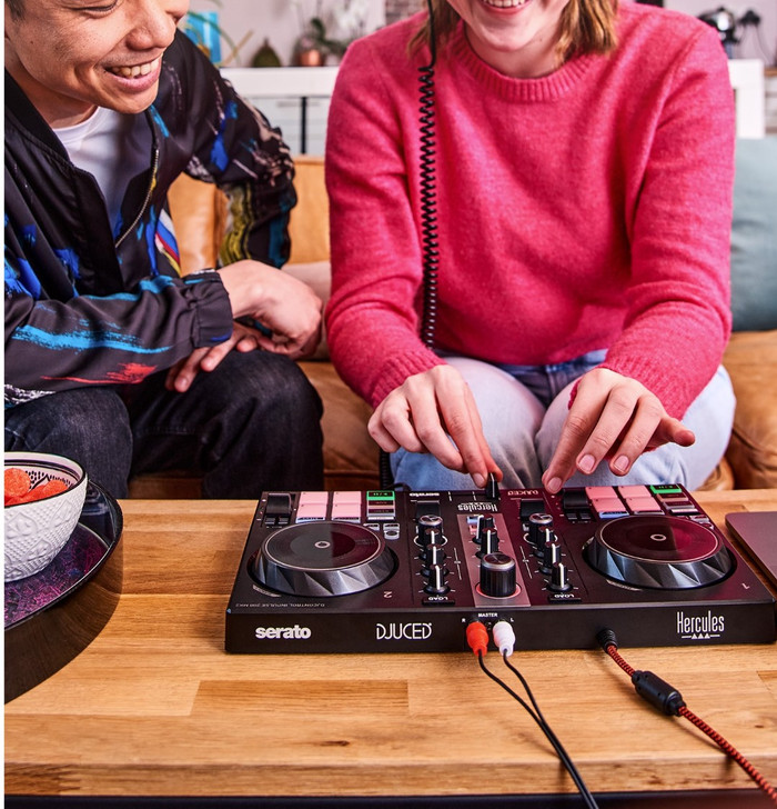Hercules DJControl Inpulse 200 MK2 product in use