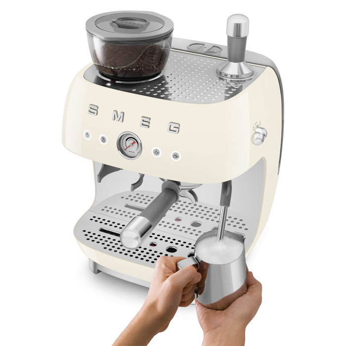 SMEG EGF03CREU Creme product in gebruik