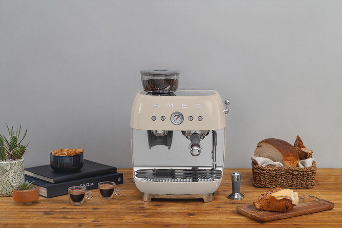 SMEG EGF03CREU Creme product in gebruik