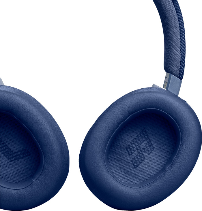JBL Live 770NC Blauw + BlueBuilt Quick Charge Oplader met Us detail