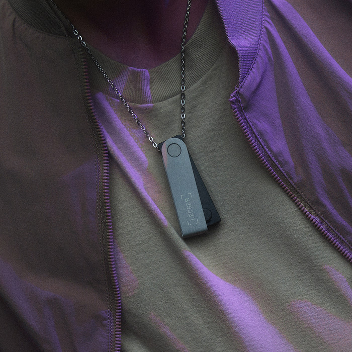 Ledger Nano X Paars Amethist product in gebruik