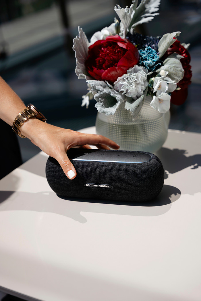 Harman Kardon Luna Zwart product in gebruik