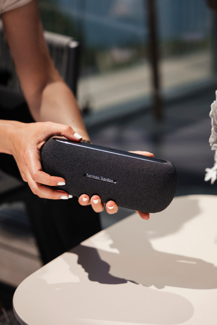 Harman Kardon Luna Zwart product in gebruik