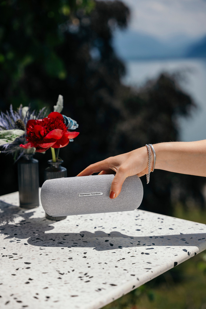 Harman Kardon Luna Grau produkt in gebrauch