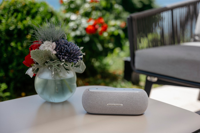 Harman Kardon Luna Grau produkt in gebrauch