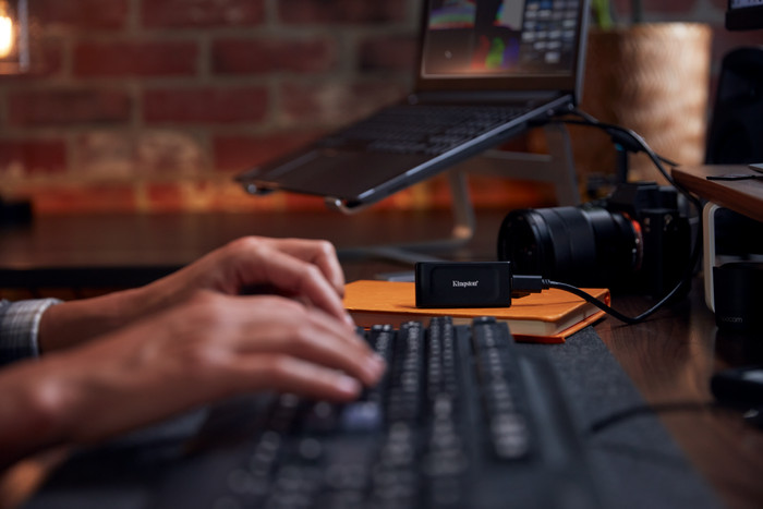 Kingston XS1000 Portable SSD 2TB product in gebruik
