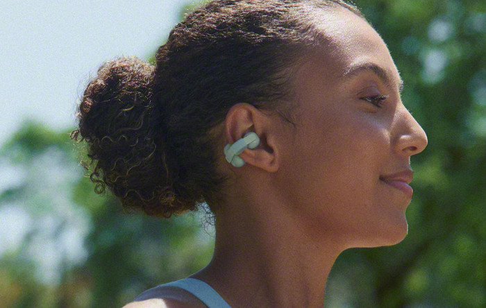 Sony Linkbuds Clip Groen product in gebruik