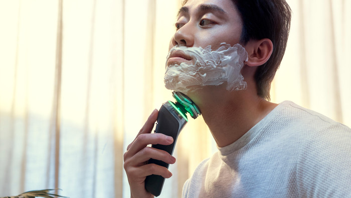 Philips Shaver Series 9000 S9974/35 + Nose Trimmer product in use