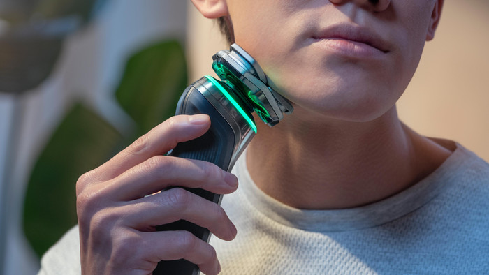 Philips Shaver Series 9000 S9974/35 + Nose Trimmer product in use