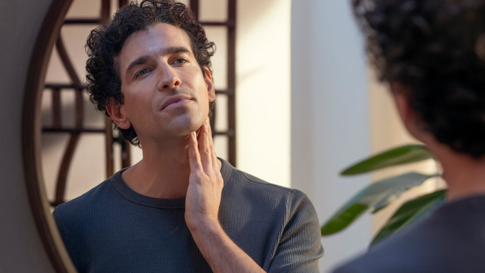 Philips Shaver Series 9000 S9974/35 + Nose Trimmer product in use