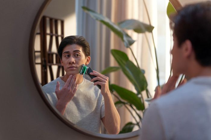 Philips Shaver Series 9000 S9974/35 + Nose Trimmer product in use