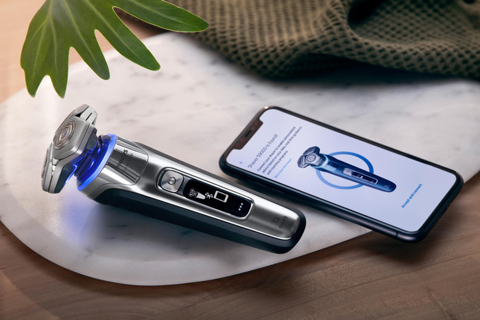 Philips Shaver Series 9000 S9974/35 + Nose Trimmer product in use