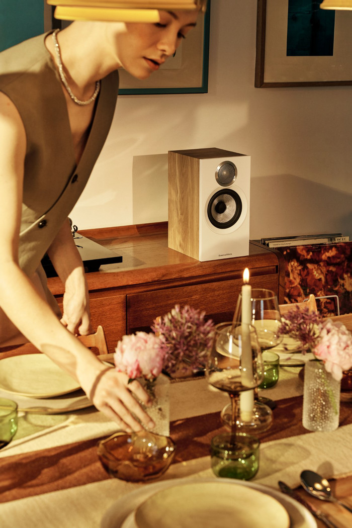 Bowers & Wilkins 607 S3 Bruin (per paar) product in gebruik