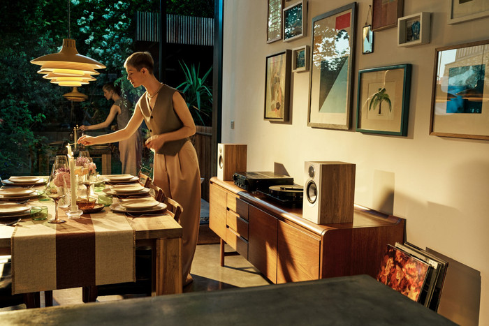 Bowers & Wilkins 607 S3 Bruin (per paar) product in gebruik
