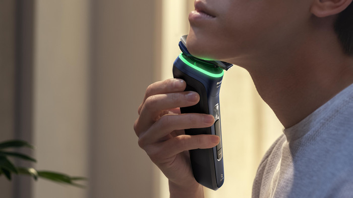 Philips Shaver Series 9000 S9980/59 + Nose Trimmer product in use