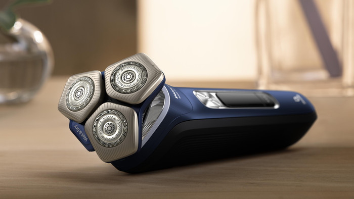 Philips Shaver Series 9000 S9980/59 + Nose Trimmer product in use