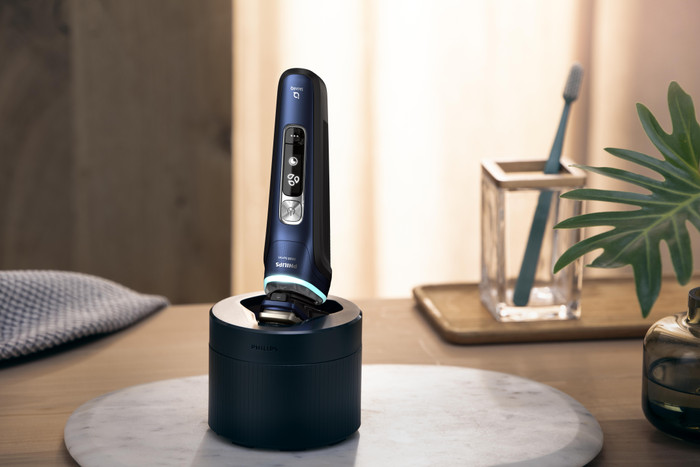 Philips Shaver Series 9000 S9980/59 + Nose Trimmer product in use