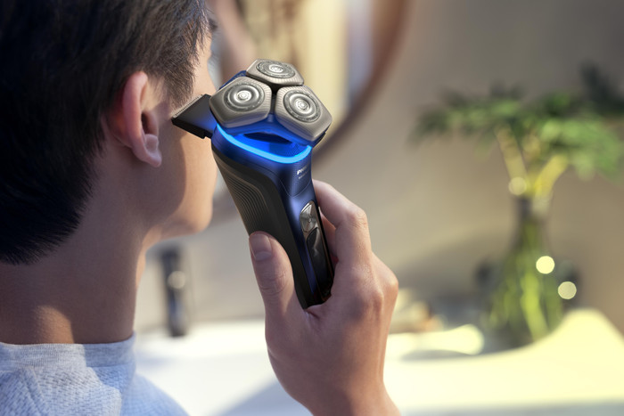 Philips Shaver Series 9000 S9980/59 + Nose Trimmer product in use
