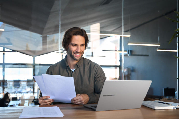 ASUS ExpertBook P1 14'' 1403CDA-S60246X QWERTY product in gebruik