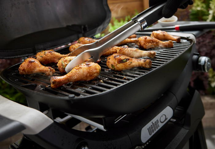 Weber Q2200N with Underframe product in use