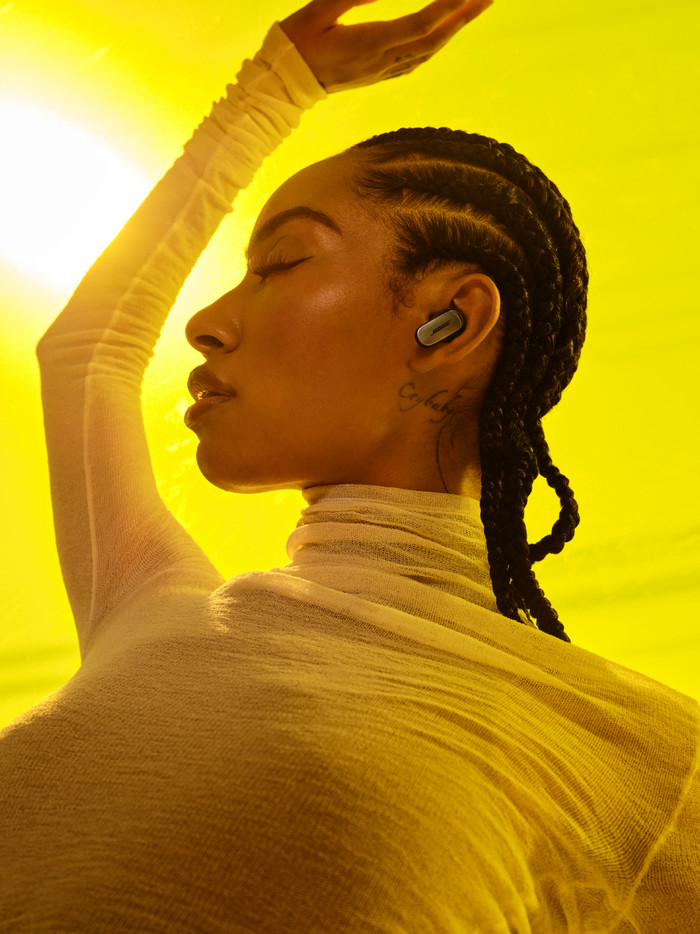 Bose QuietComfort Ultra Earbuds Schwarz produkt in gebrauch