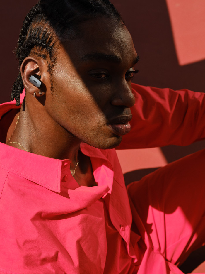 Bose QuietComfort Ultra Earbuds Schwarz produkt in gebrauch