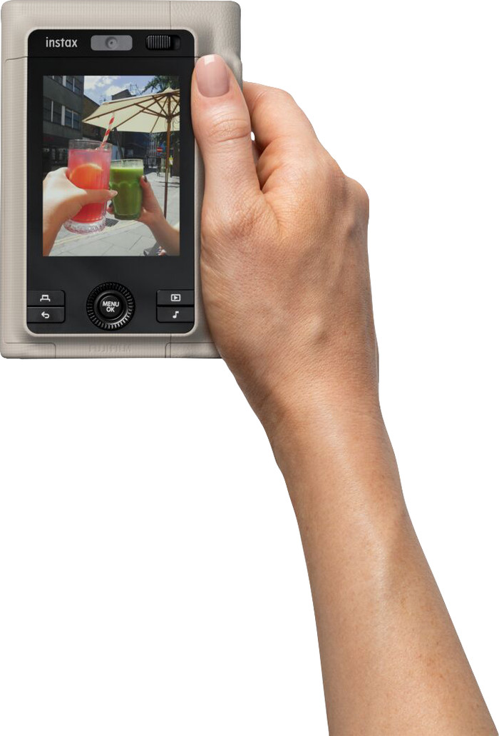 Fujifilm Instax Mini LiPlay+ Sand Beige product in gebruik