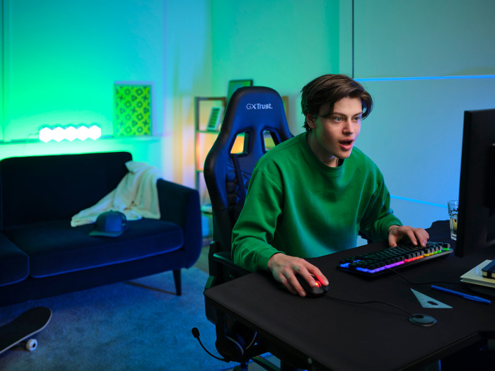 Trust GXT833 Thado TKL Gaming Toetsenbord Qwerty Zwart product in gebruik