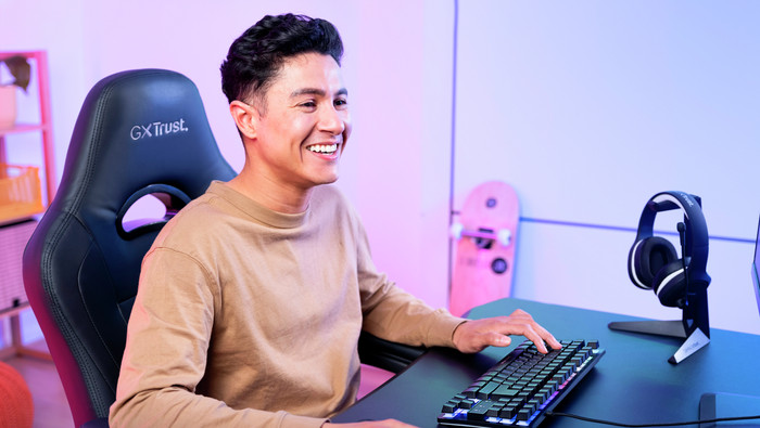 Trust GXT833 Thado TKL Gaming Toetsenbord Qwerty Zwart product in gebruik