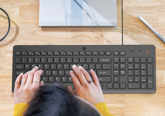 HP 150 Wired Keyboard AZERTY product in use
