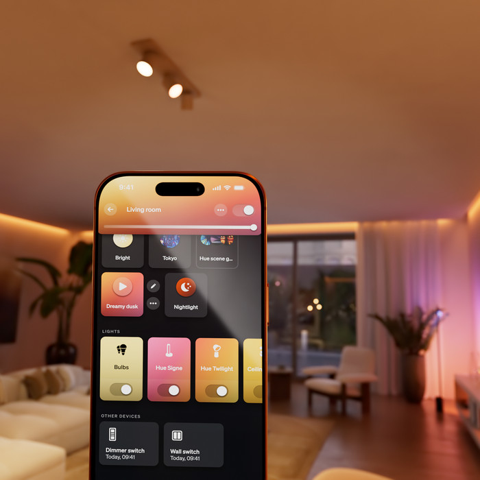 Philips Hue Bedrade Wandschakelaarmodule voor Slimme Lampen Duo Pack product in gebruik