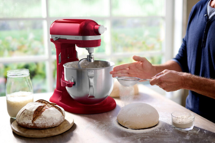KitchenAid Artisan Bowl-Lift 5KSM70SHXECA Candy Apple Red product in use