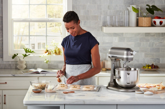 Kitchenaid 5KSM70SHXEMS Medallion Silver product in gebruik