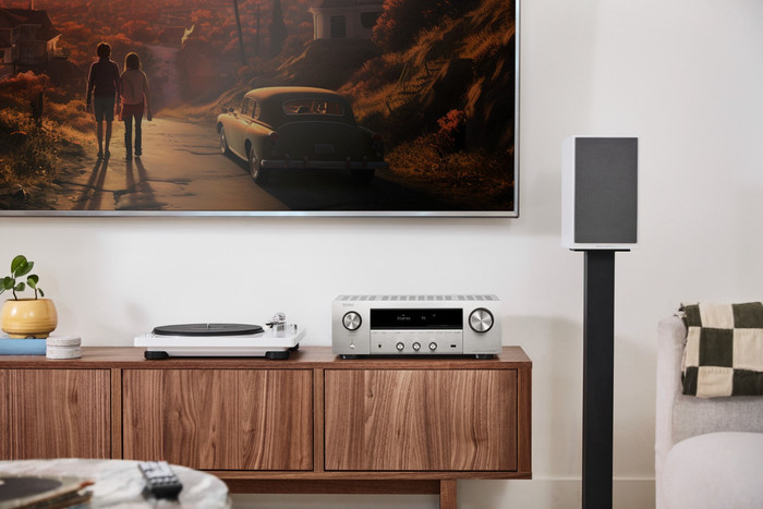 Denon DRA-900H Silver product in use