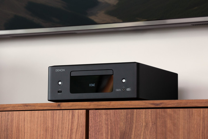 Denon CD Receiver RCDN-12 DAB+ Zwart product in gebruik