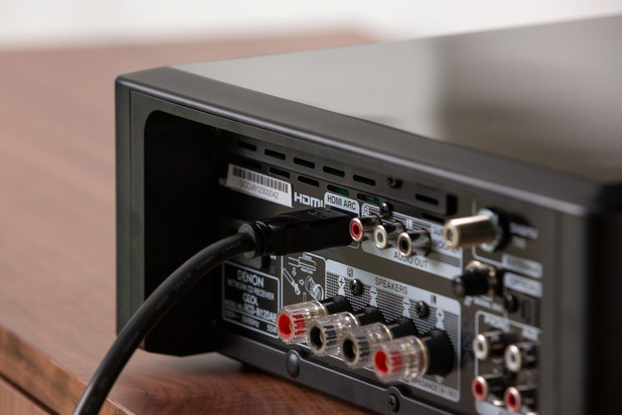 Denon CD Receiver RCDN-12 DAB+ Zwart product in gebruik