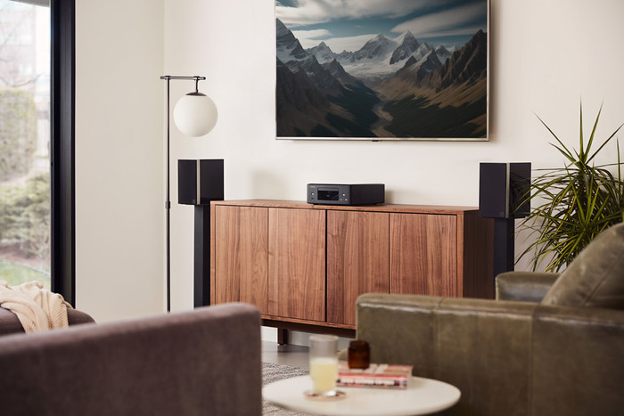 Denon CD Receiver RCDN-12 DAB+ Zwart product in gebruik
