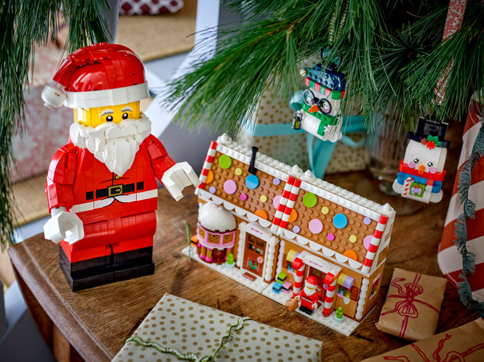 LEGO Grote Minifiguur van de Kerstman 40820 product in gebruik