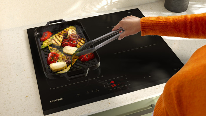Samsung NZ64B5066FK/U1 product in use