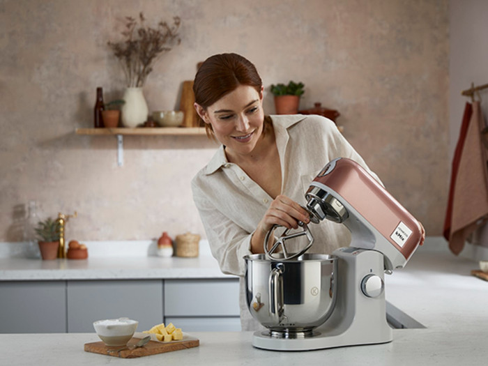 Kenwood kMix KMX760API Apricot Pink product in use