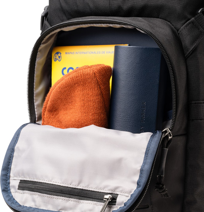 Think Tank DarkLight Backpack 14L Zwart binnenkant