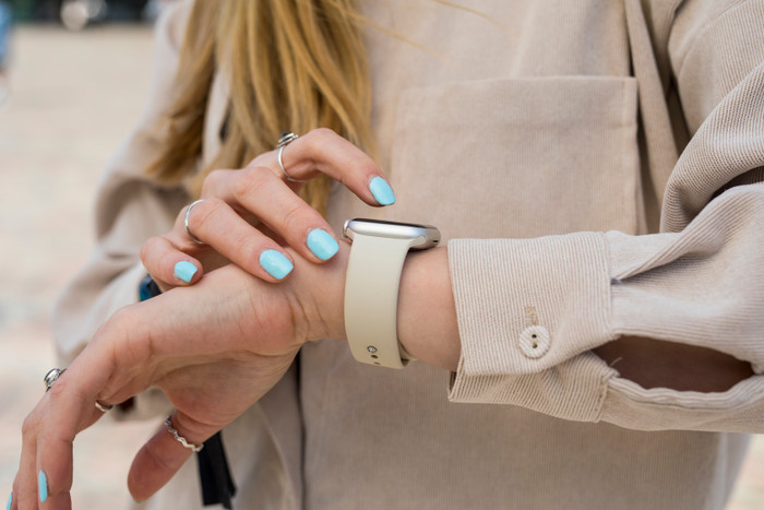BlueBuilt Silicone Watch Strap Starlight for Apple Watch 40/41/42mm product in use