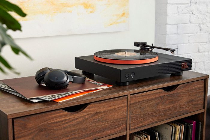 JBL Spinner BT Black product in use