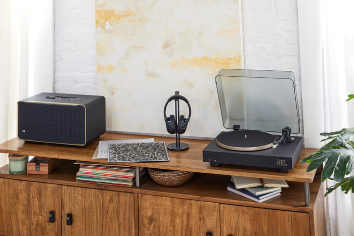 JBL Spinner BT Gold product in use