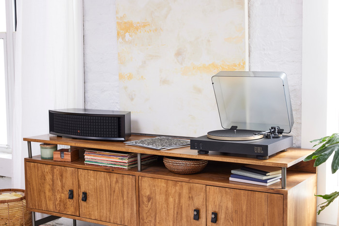 JBL Spinner BT Gold product in use