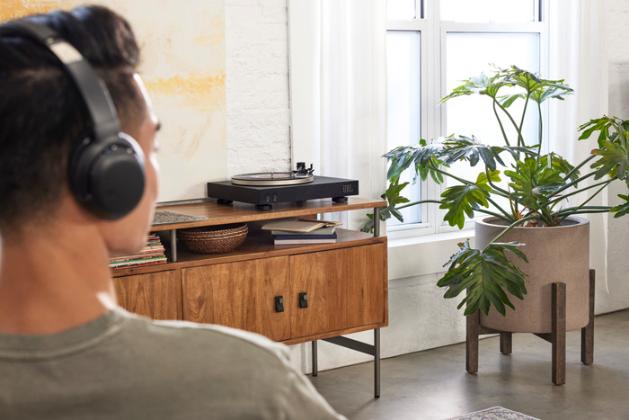 JBL Spinner BT Gold product in use