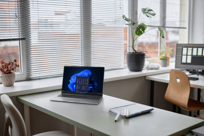 ASUS ExpertBook P5 G2 16'' OLED Copilot+PC 5606CGA-PL0034X QWERTY product in gebruik